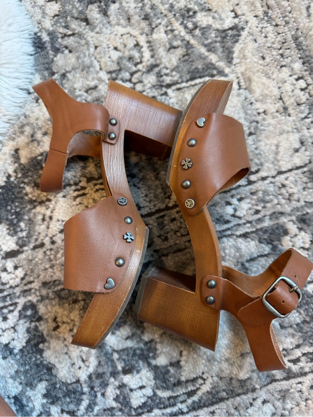 Lucky Brand Faux-Leather Block Heel/Clog
